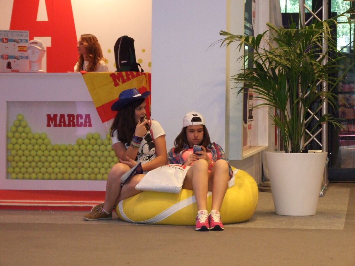 FOTO Culoare la Madrid » Mii de oameni vin zilnic la Caja Magica pentru tenis, distracţie, soare