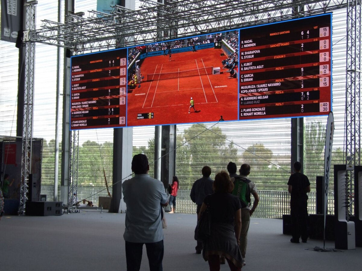 FOTO Culoare la Madrid » Mii de oameni vin zilnic la Caja Magica pentru tenis, distracţie, soare