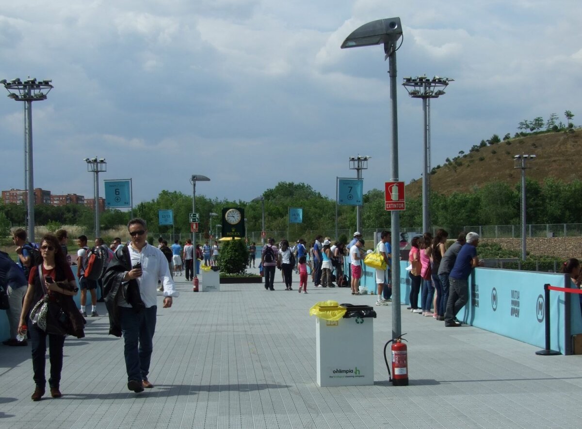 FOTO Culoare la Madrid » Mii de oameni vin zilnic la Caja Magica pentru tenis, distracţie, soare