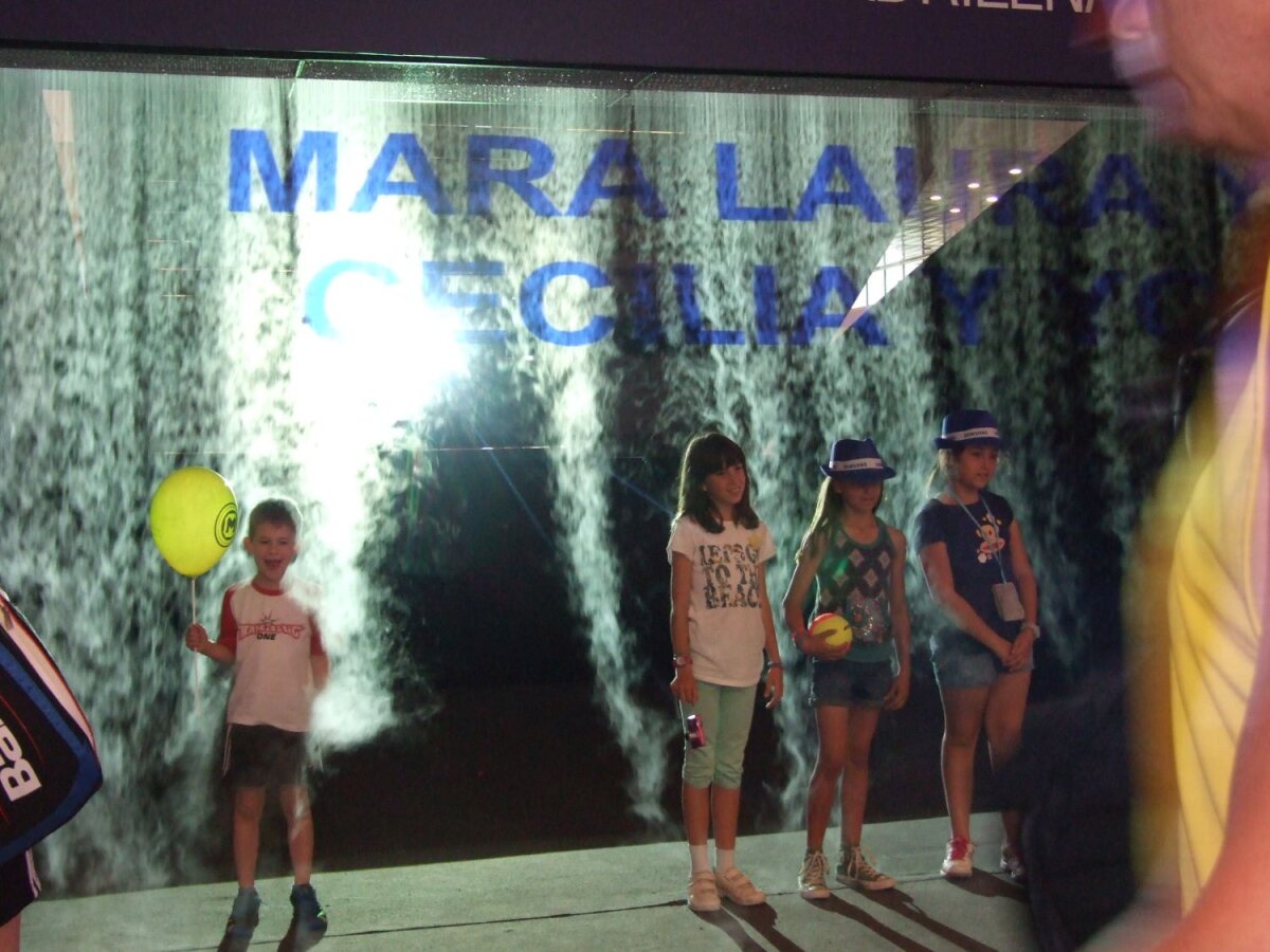 FOTO Culoare la Madrid » Mii de oameni vin zilnic la Caja Magica pentru tenis, distracţie, soare