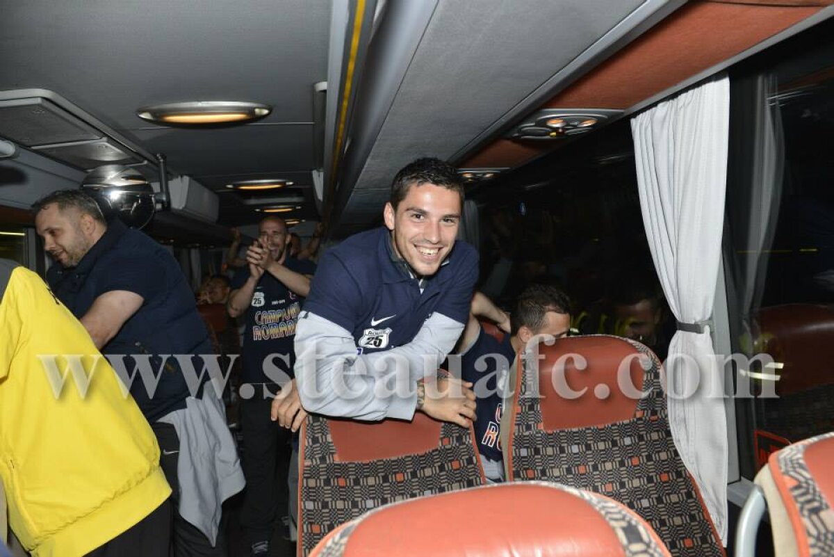 GALERIE FOTO Steliştii au petrecut pînă dimineaţă după ce-au cîştigat titlul 25 din istoria clubului