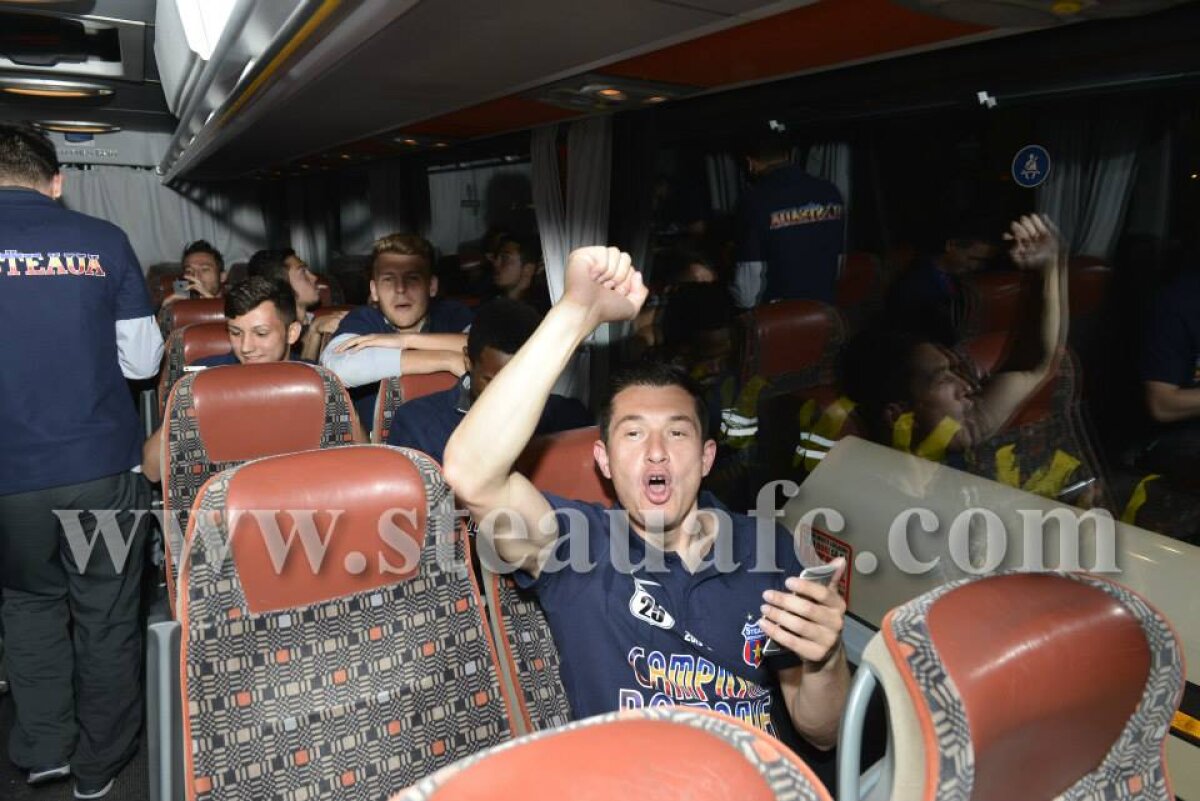 GALERIE FOTO Steliştii au petrecut pînă dimineaţă după ce-au cîştigat titlul 25 din istoria clubului