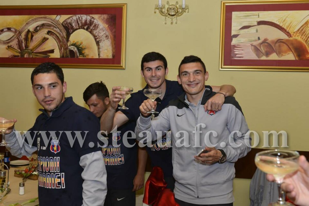 GALERIE FOTO Steliştii au petrecut pînă dimineaţă după ce-au cîştigat titlul 25 din istoria clubului