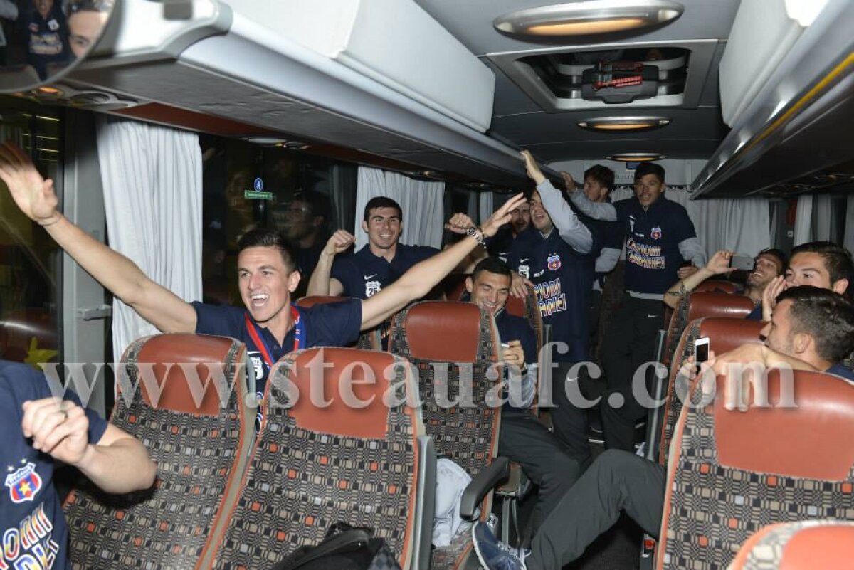 GALERIE FOTO Steliştii au petrecut pînă dimineaţă după ce-au cîştigat titlul 25 din istoria clubului