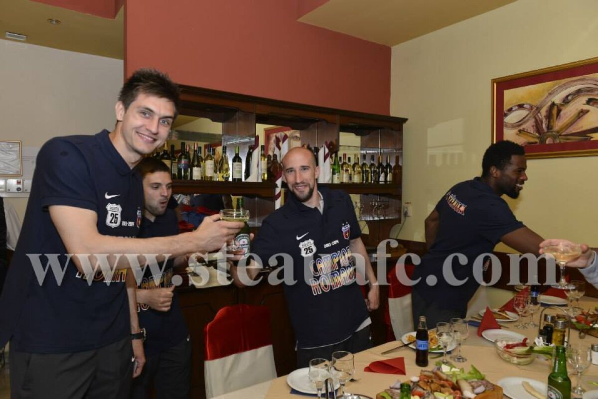 GALERIE FOTO Steliştii au petrecut pînă dimineaţă după ce-au cîştigat titlul 25 din istoria clubului