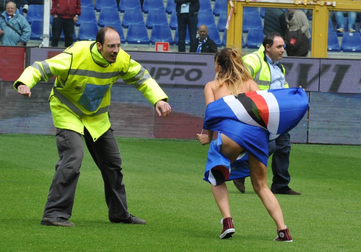 FOTO Probleme serioase în Serie A :D O suporteră a intrat pe teren în costum de baie