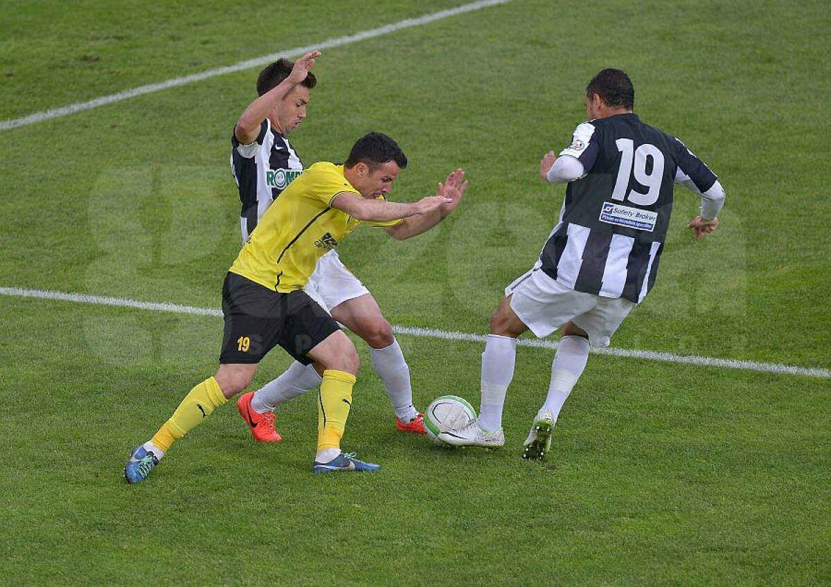 VIDEO+FOTO Egal pentru "U" » Clujenii sînt ca şi salvaţi de la retrogradare, după 0-0 la Braşov! "Stegarii" încă au emoţii mari