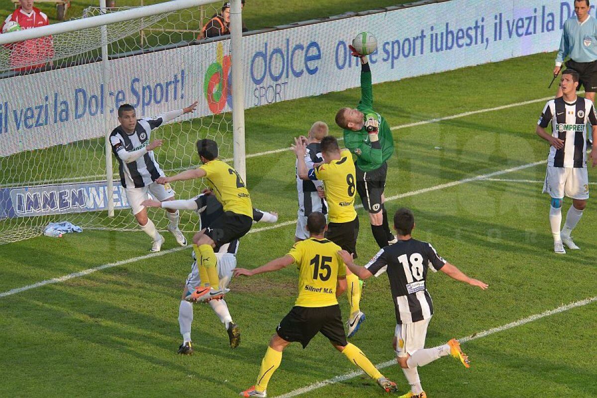 VIDEO+FOTO Egal pentru "U" » Clujenii sînt ca şi salvaţi de la retrogradare, după 0-0 la Braşov! "Stegarii" încă au emoţii mari