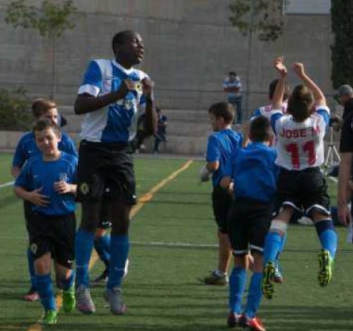 Un caz Minala şi în Spania » Boris Tchako zice că are 12 ani. Voi ce credeţi?