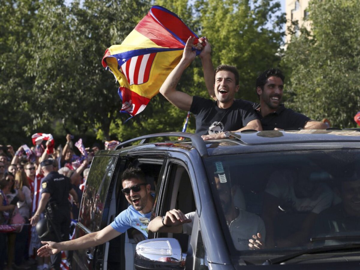 VIDEO şi FOTO Atletico a sărbătorit titlul cu fanii în Piaţa Neptuno » "El Cholo" Simeone a dansat pe scenă :D