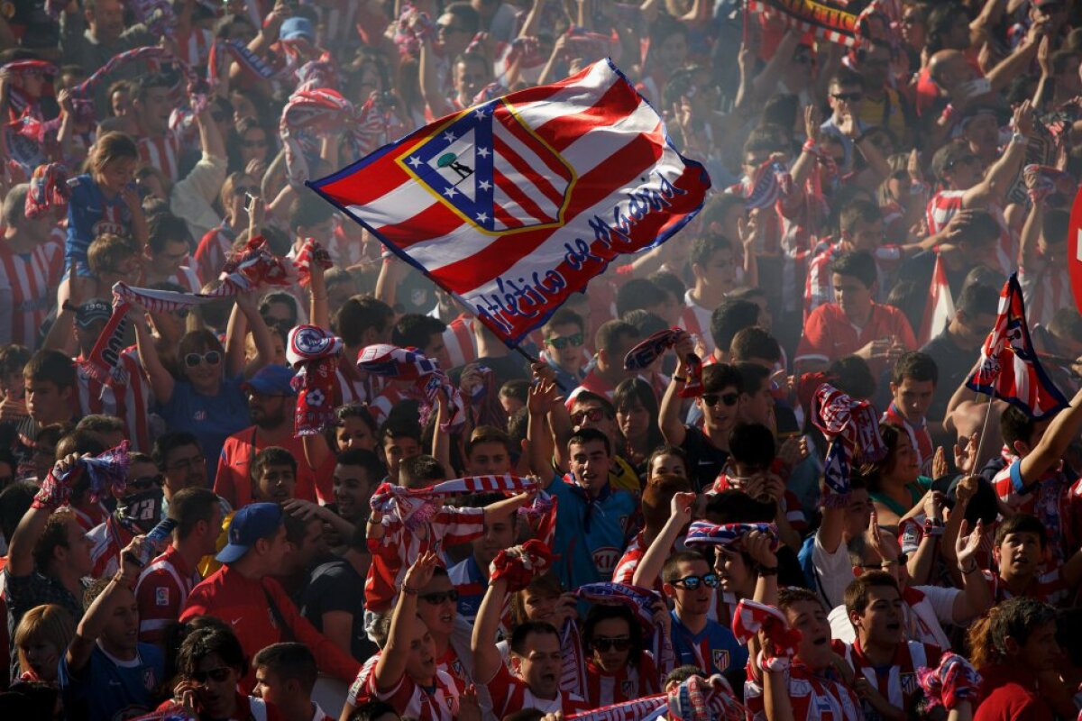 VIDEO şi FOTO Atletico a sărbătorit titlul cu fanii în Piaţa Neptuno » "El Cholo" Simeone a dansat pe scenă :D