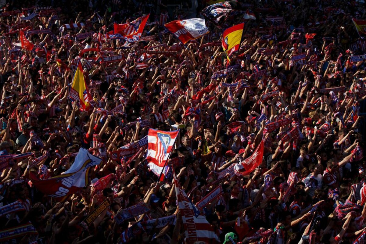 VIDEO şi FOTO Atletico a sărbătorit titlul cu fanii în Piaţa Neptuno » "El Cholo" Simeone a dansat pe scenă :D