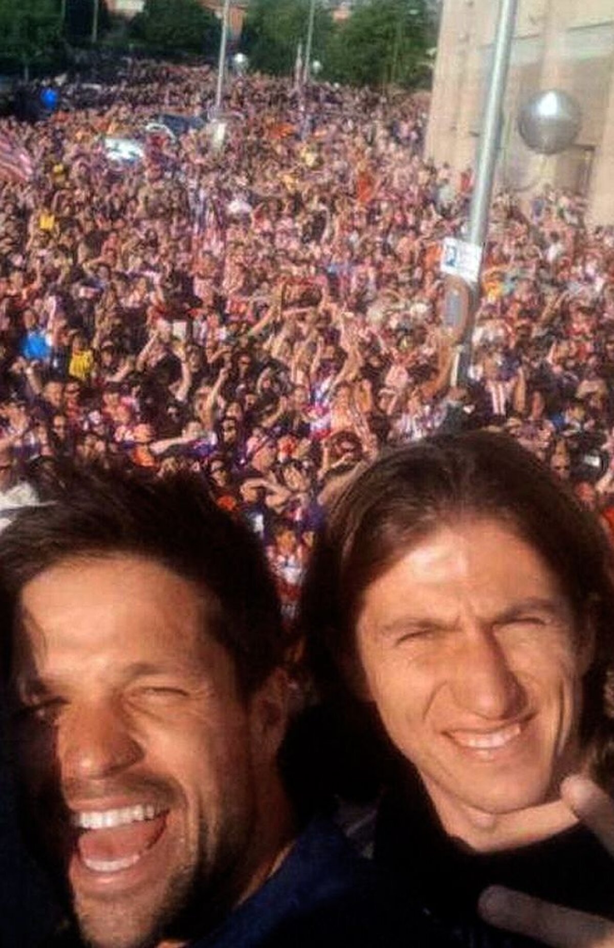 VIDEO şi FOTO Atletico a sărbătorit titlul cu fanii în Piaţa Neptuno » "El Cholo" Simeone a dansat pe scenă :D