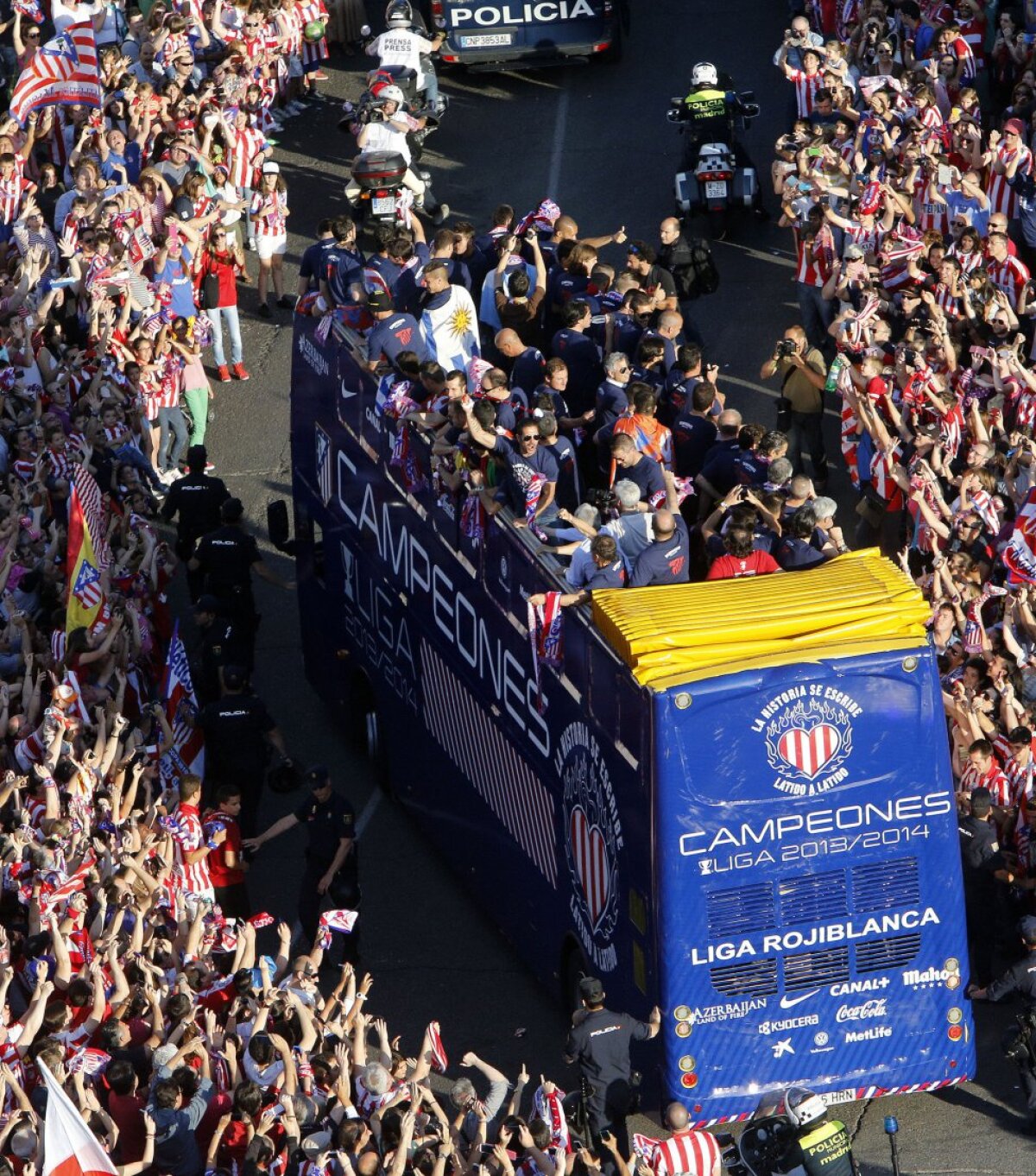 VIDEO şi FOTO Atletico a sărbătorit titlul cu fanii în Piaţa Neptuno » "El Cholo" Simeone a dansat pe scenă :D