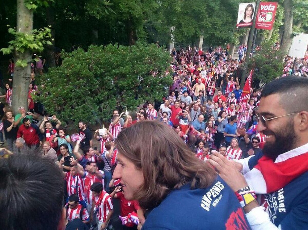 VIDEO şi FOTO Atletico a sărbătorit titlul cu fanii în Piaţa Neptuno » "El Cholo" Simeone a dansat pe scenă :D