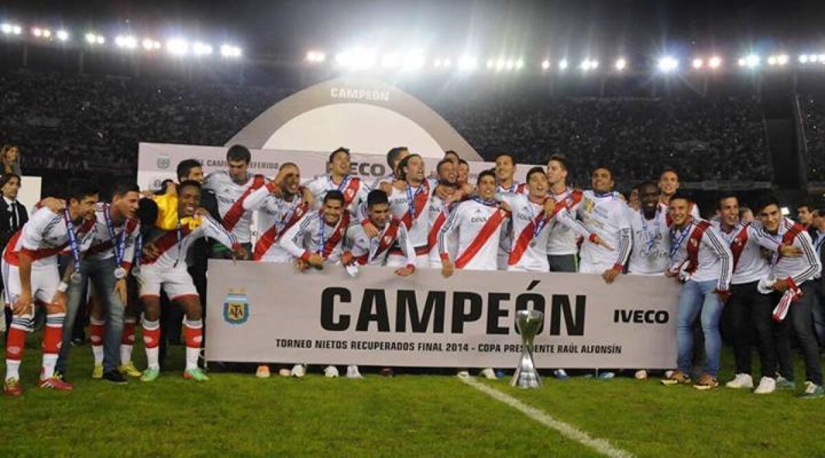 VIDEO şi FOTO Gol fabulos al lui Ledesma şi River e campioană în Argentina! Jucătorii s-au bucurat înconjuraţi de jandarmi, într-o atmosferă incendiară