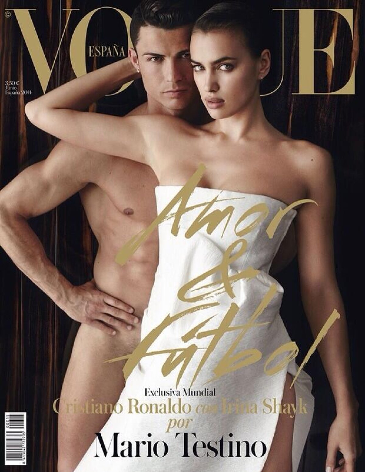 FOTO&VIDEO Irina Shayk şi Cristiano Ronaldo, "amor şi fotbal" în revista Vogue. Portughezul a pozat gol