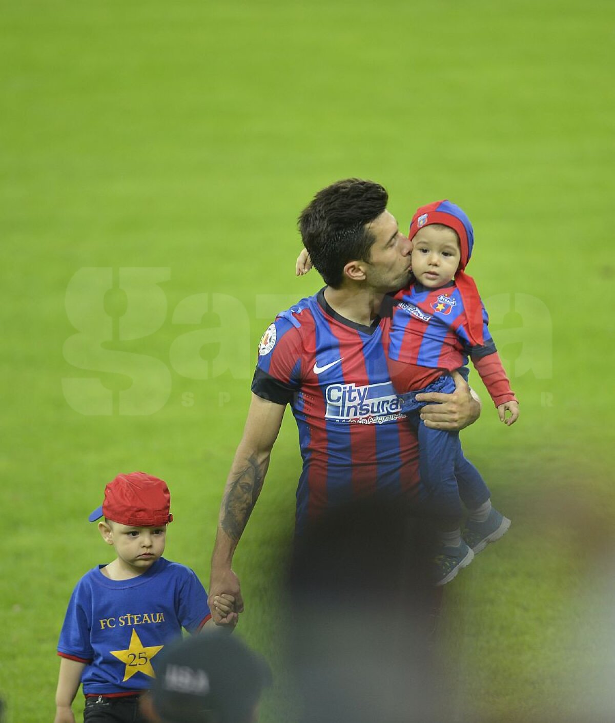 FOTO Petrecere de zile mari pe Naţional Arena » Steaua a sărbătorit cu stil titlul 25 alături de suporteri