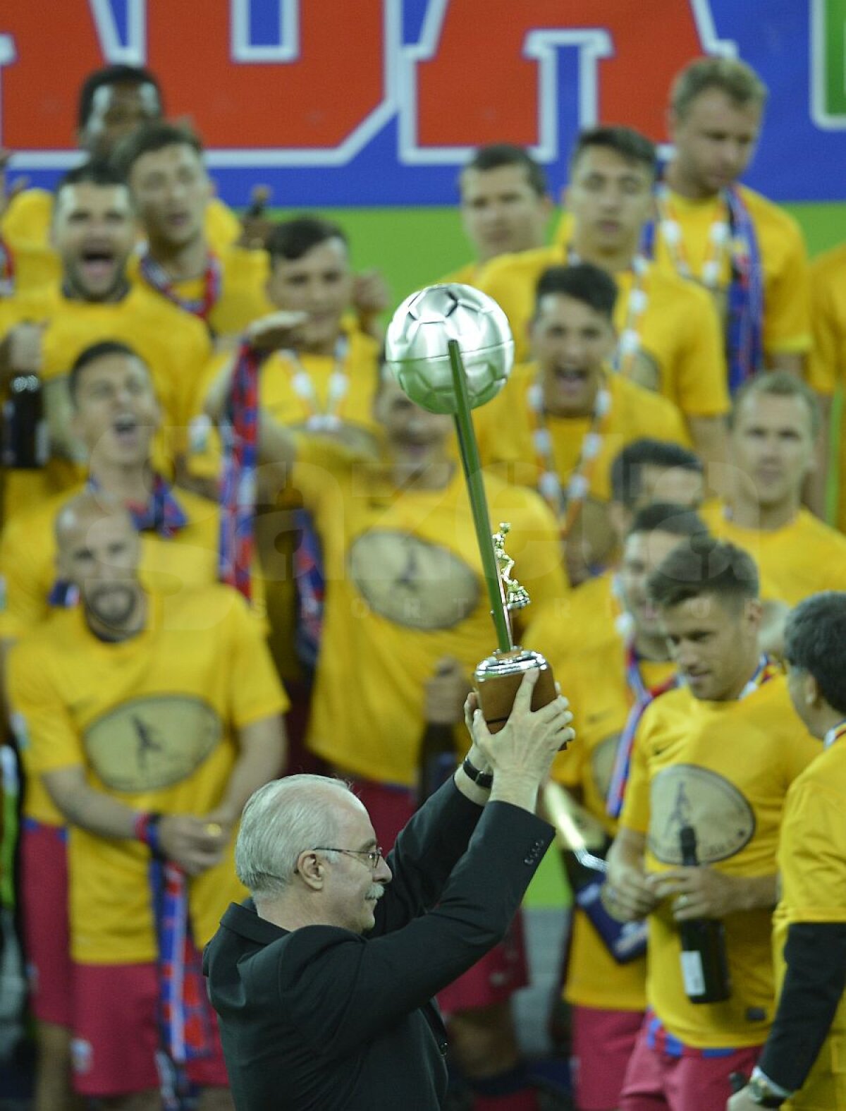 FOTO Petrecere de zile mari pe Naţional Arena » Steaua a sărbătorit cu stil titlul 25 alături de suporteri