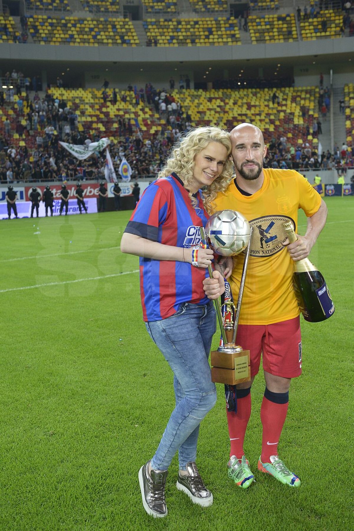 FOTO Petrecere de zile mari pe Naţional Arena » Steaua a sărbătorit cu stil titlul 25 alături de suporteri