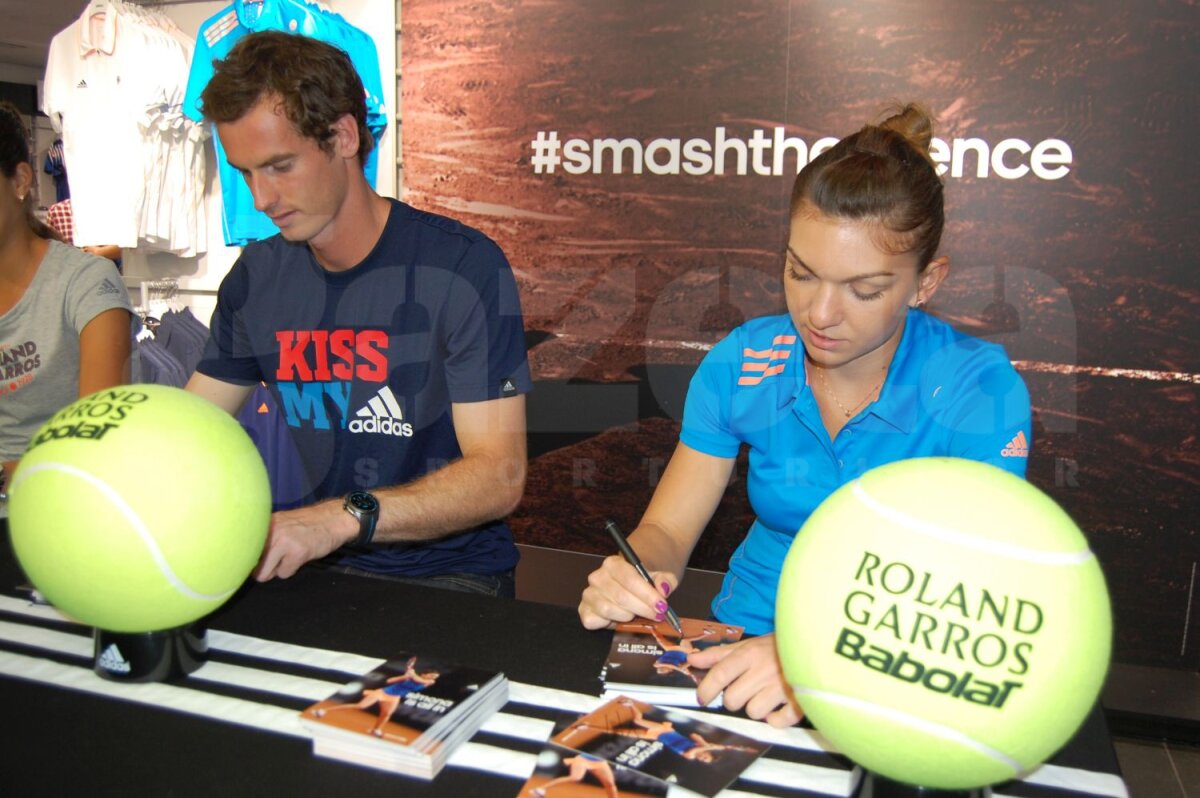 Corespondenţă din Paris » Idolul de pe Champs Elysées » Simona Halep a ajuns în Franţa şi a împărţit autografe alături de Ana Ivanovici şi Andy Murray