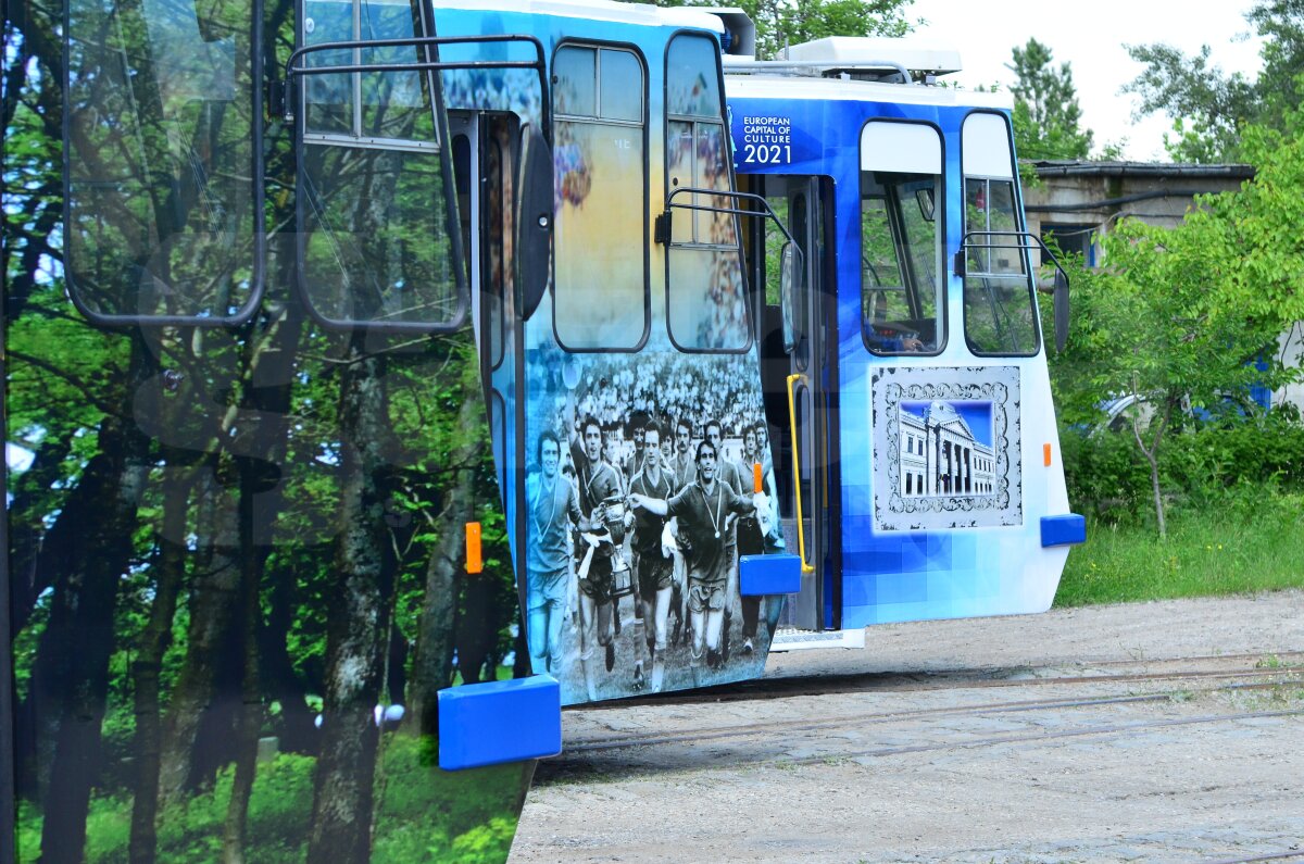FOTO Tramvaiul ”Craiova Maxima” va fi pe şine la finalul 2014. Vehicul dedicat perioadei de aur a oltenilor