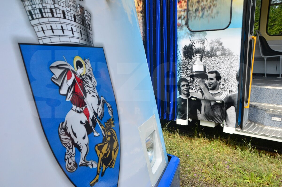 FOTO Tramvaiul ”Craiova Maxima” va fi pe şine la finalul 2014. Vehicul dedicat perioadei de aur a oltenilor