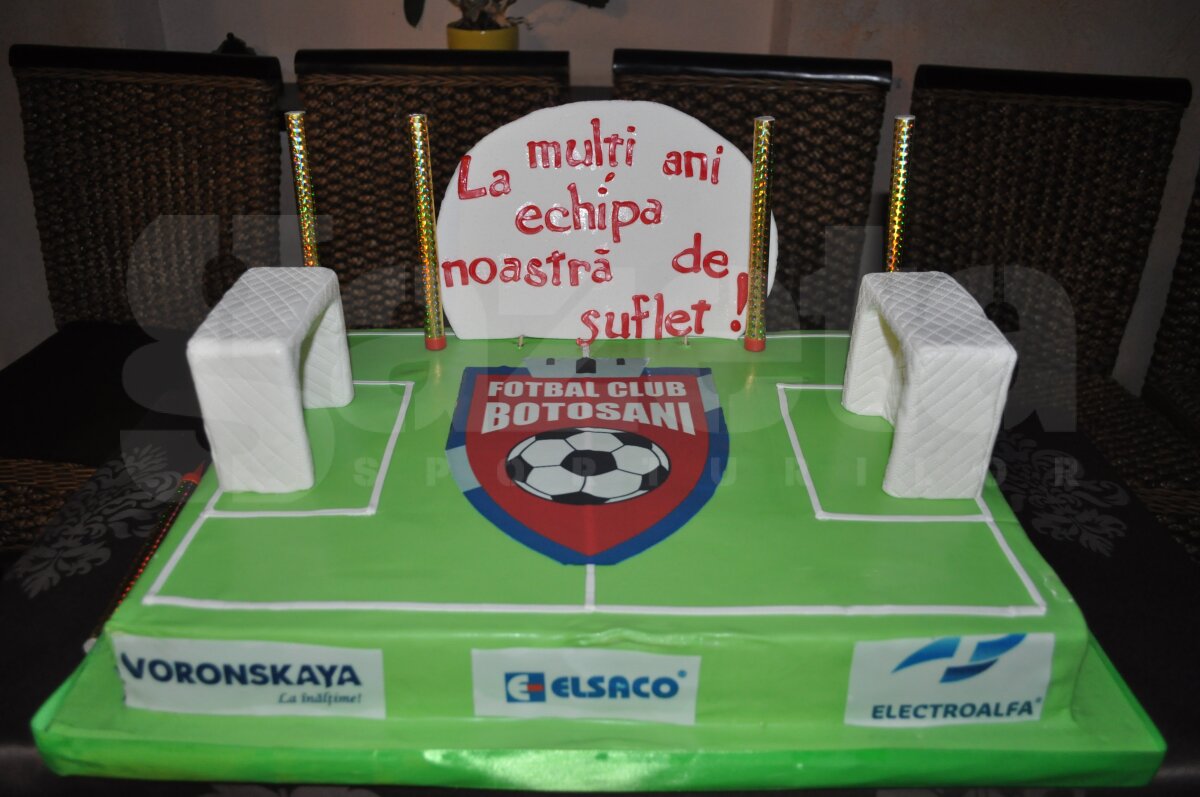GALERIE FOTO Botoşănenii au sărbătorit ocuparea locului 8 în Liga 1: "Nu ne-am putut mîndri cu Eminescu sau Iorga cum am făcut-o cu echipa de fotbal într-un an de zile"