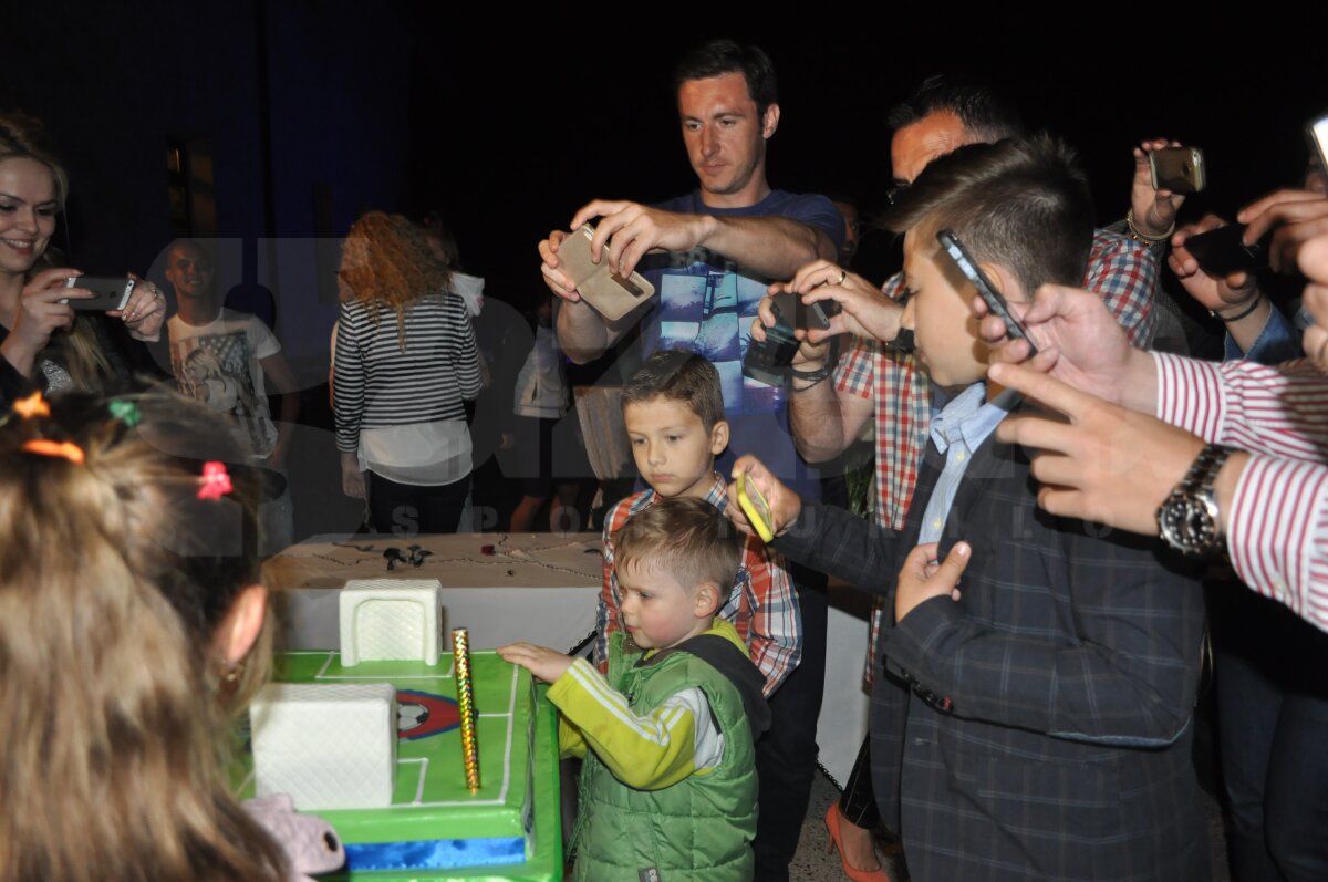 GALERIE FOTO Botoşănenii au sărbătorit ocuparea locului 8 în Liga 1: "Nu ne-am putut mîndri cu Eminescu sau Iorga cum am făcut-o cu echipa de fotbal într-un an de zile"