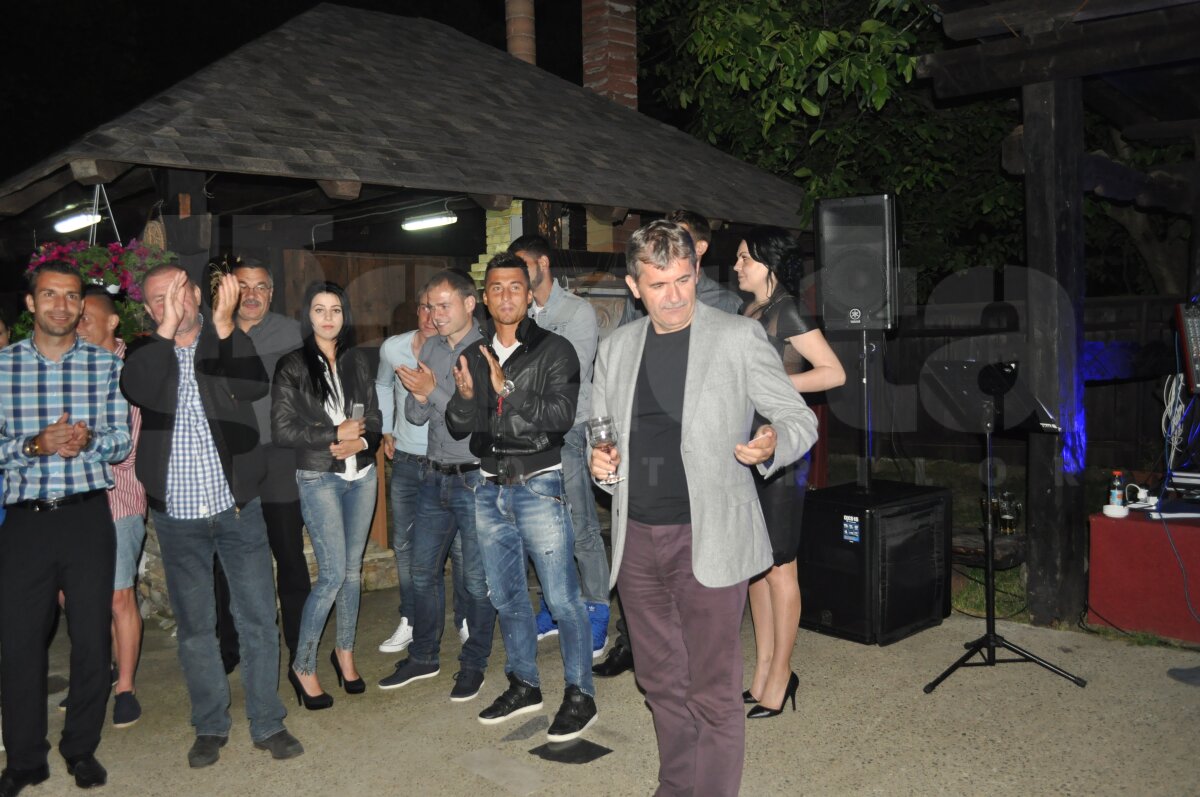 GALERIE FOTO Botoşănenii au sărbătorit ocuparea locului 8 în Liga 1: "Nu ne-am putut mîndri cu Eminescu sau Iorga cum am făcut-o cu echipa de fotbal într-un an de zile"