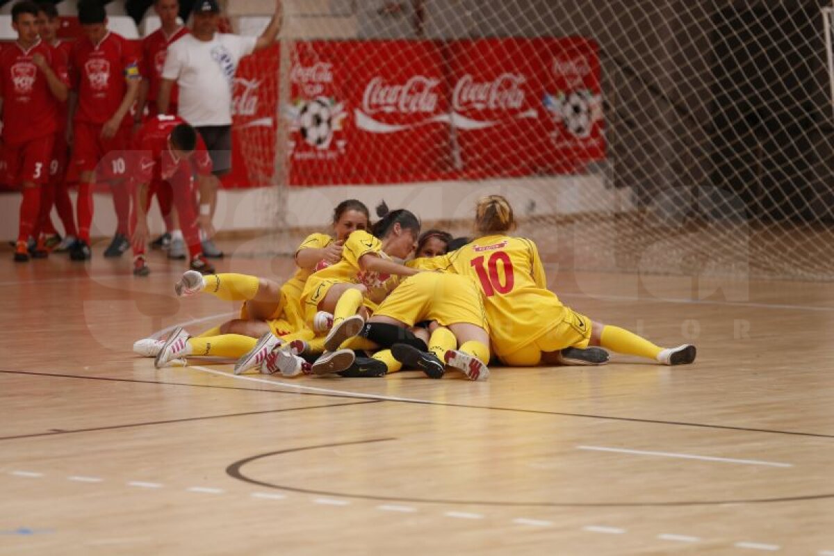 GALERIE FOTO O zi cu meciuri spectaculoase în Cupa Coca-Cola! » S-au stabilit finalele la feminin şi masculin!