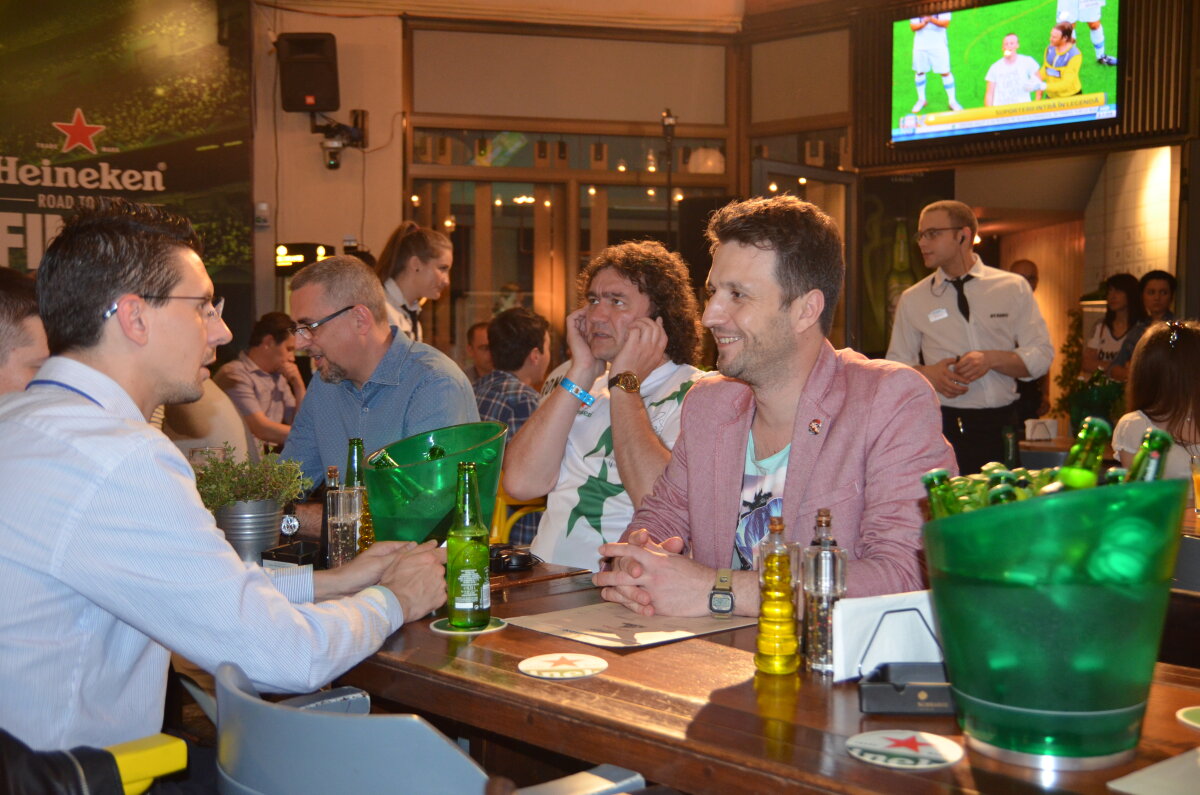 (P) GALERIE FOTO Heineken l-a adus pe Gullit la Bucureşti! Superstarul a văzut finala Ligii alături de Iovan, Dan Petrescu şi de fanii români