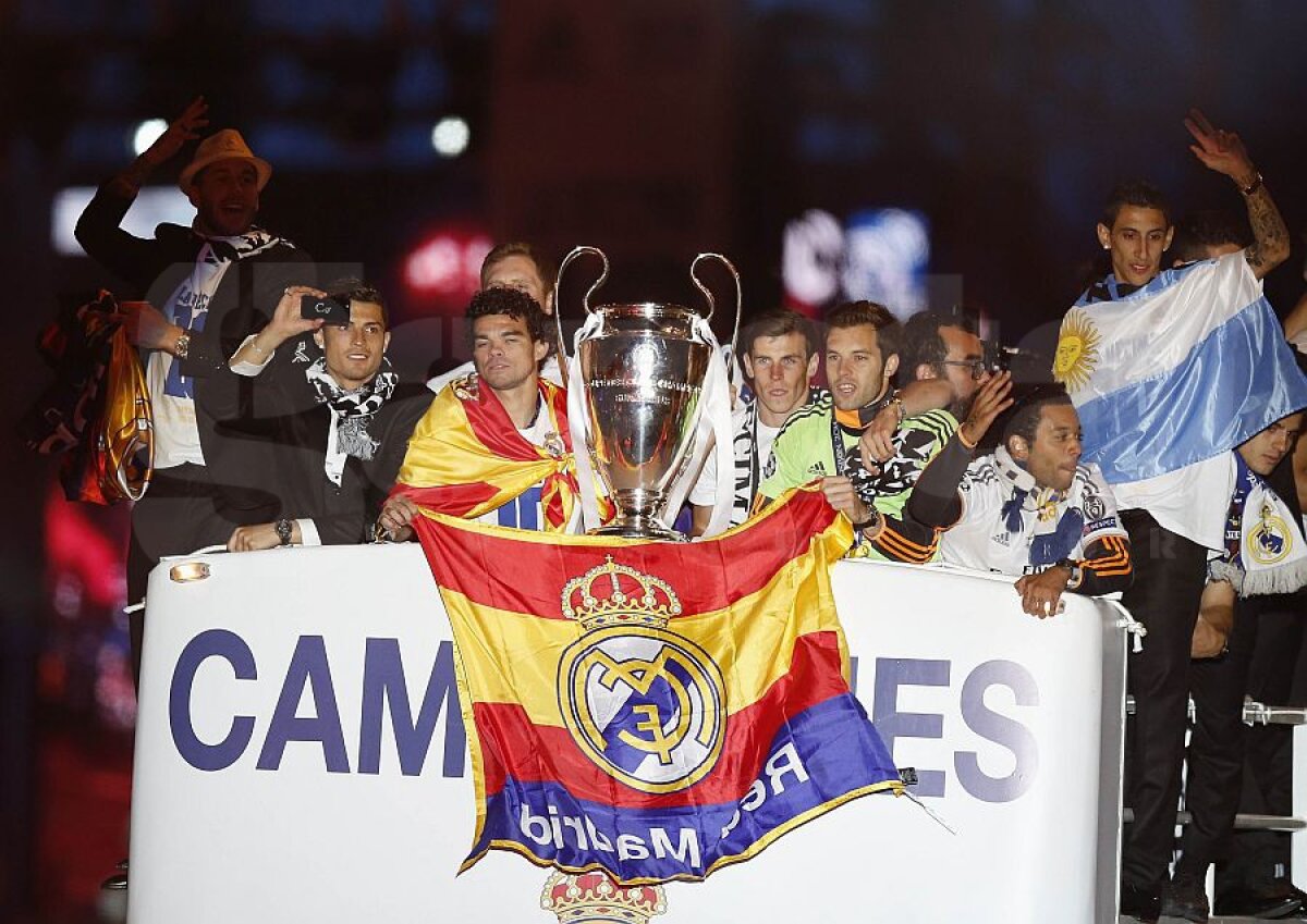 FOTO Sărbătoare de zile mari la Cibeles » "Galacticii" de la Real Madrid au sărbătorit alături de suporteri pînă la 6:30 dimineaţa!