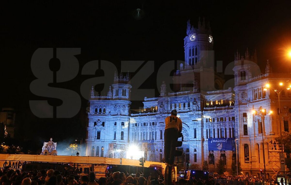 FOTO Sărbătoare de zile mari la Cibeles » "Galacticii" de la Real Madrid au sărbătorit alături de suporteri pînă la 6:30 dimineaţa!