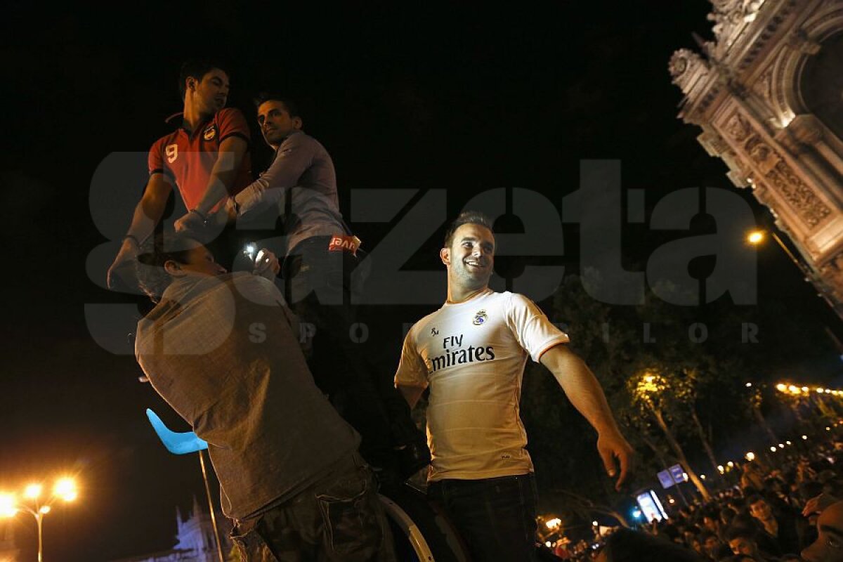 FOTO Sărbătoare de zile mari la Cibeles » "Galacticii" de la Real Madrid au sărbătorit alături de suporteri pînă la 6:30 dimineaţa!