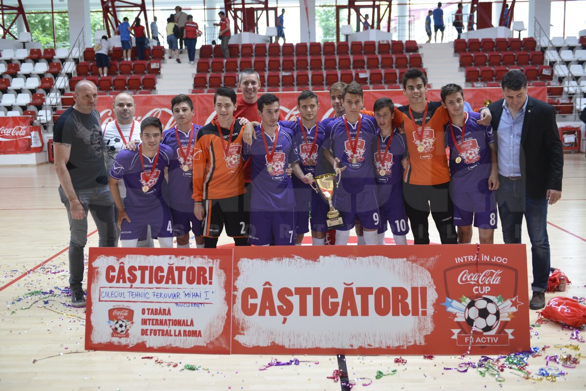 FOTO Tiki-taka trăieşte! » Finala Cupei Liceelor Coca-Cola a fost cîştigată de o echipă supertehnică