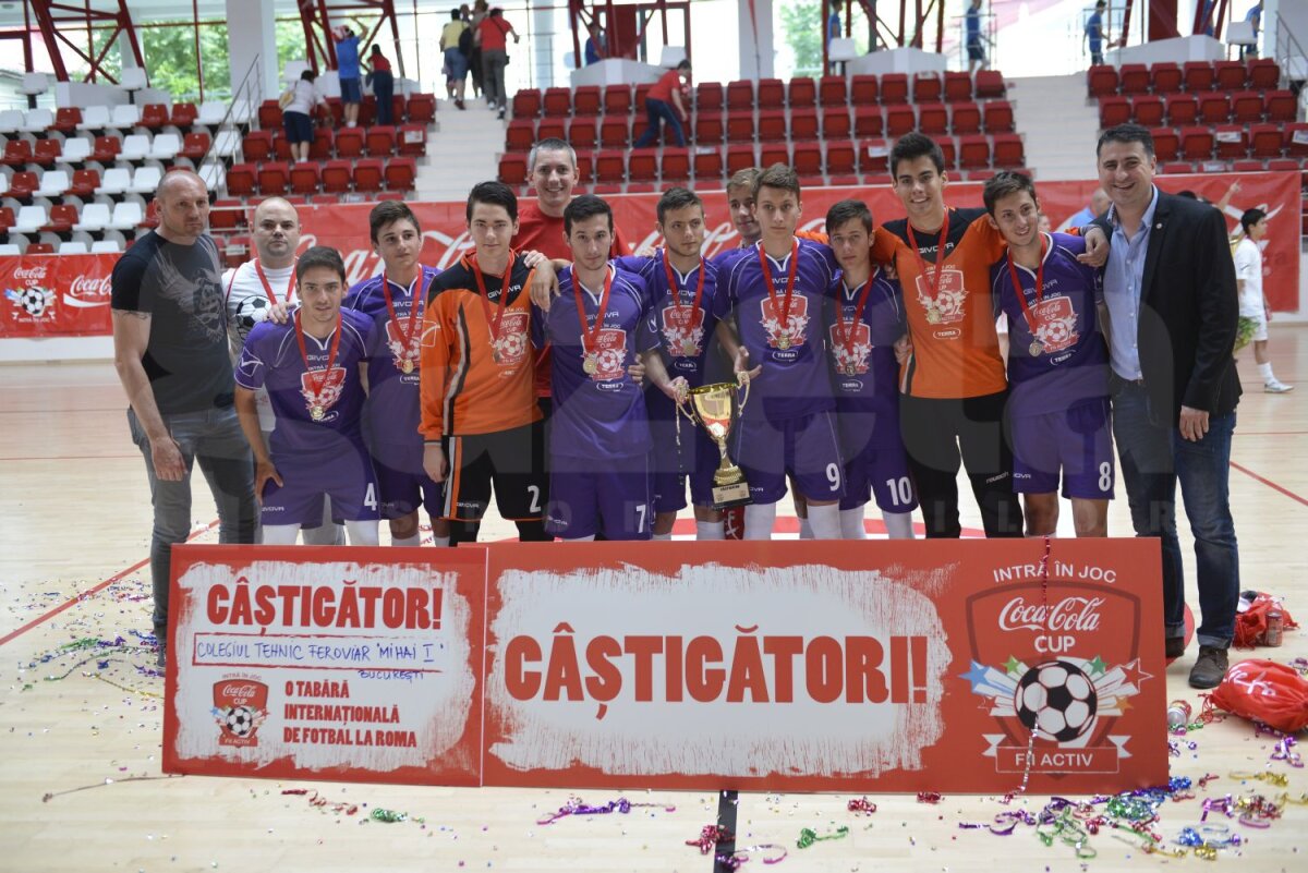 Cei mai buni din curtea şcolii » Colegiul Tehnic Feroviar "Mihai I" şi Liceul Tehnologic Auto din Craiova sînt laureatele acestui an la Cupa Coca-Cola