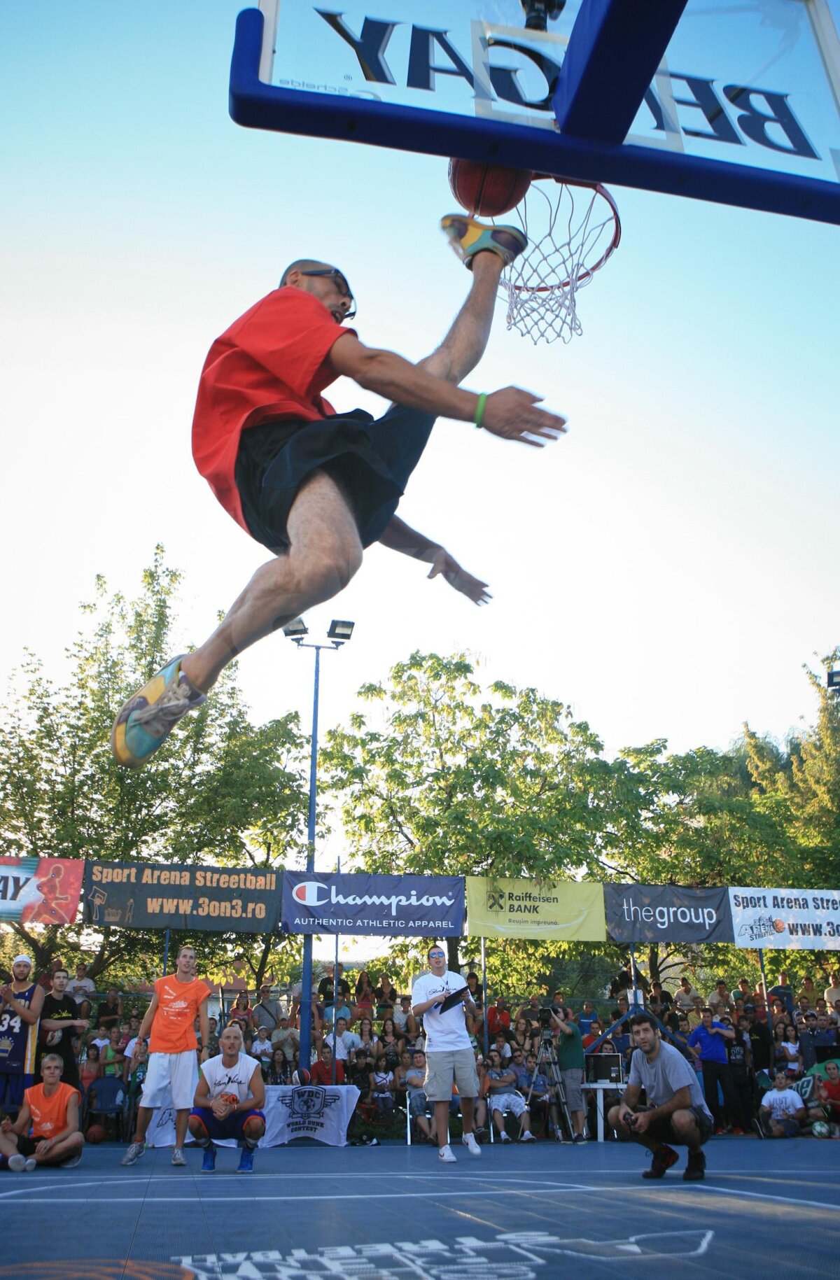 Spectacolul continuă la Bucureşti » Cel mai bun dunker din lume revine la Sport Arena Streetball!