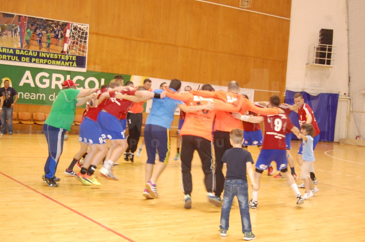 FOTO Fotbalul înlocuit cu handbalul » HC Vaslui a promovat după 15 ani în prima ligă