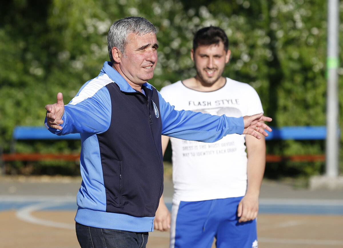 Surpriză cu Pepsi şi Hagi în parc: "Băieţi, mă primiţi şi pe mine la un fotbal?"