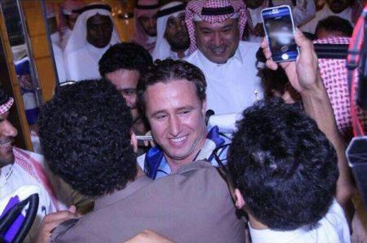 FOTO Reghe al Arabiei » Primire entuziasmantă pentru fostul antrenor al Stelei în prima zi la Al Hilal