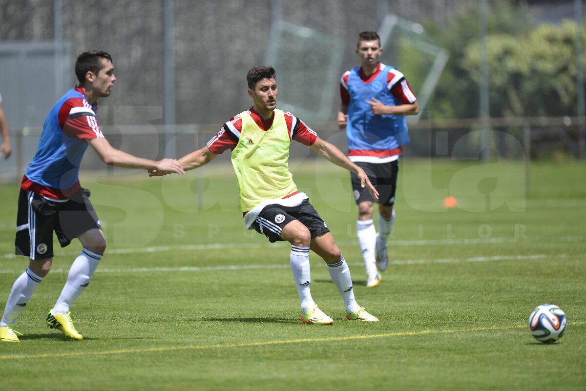 GALERIE FOTO Victor Piţurcă l-a certat pe Alex Maxim la antrenament: "Mie îmi baţi tare!" » Costel Pantilimon i-a uimit pe fani