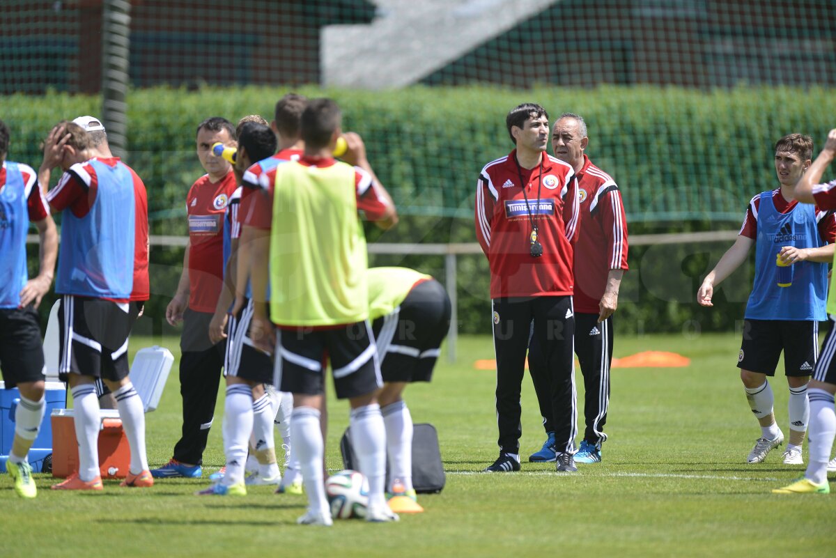 GALERIE FOTO Victor Piţurcă l-a certat pe Alex Maxim la antrenament: "Mie îmi baţi tare!" » Costel Pantilimon i-a uimit pe fani