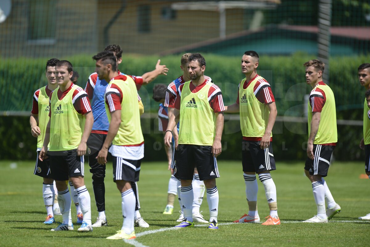 GALERIE FOTO Victor Piţurcă l-a certat pe Alex Maxim la antrenament: "Mie îmi baţi tare!" » Costel Pantilimon i-a uimit pe fani