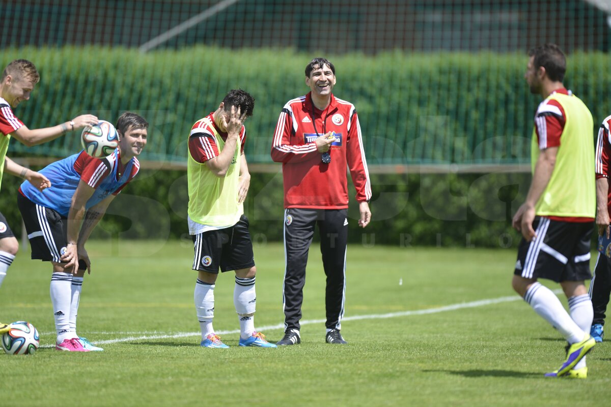 GALERIE FOTO Victor Piţurcă l-a certat pe Alex Maxim la antrenament: "Mie îmi baţi tare!" » Costel Pantilimon i-a uimit pe fani