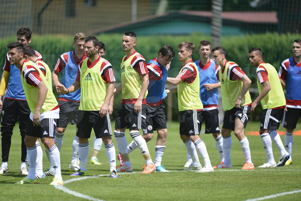 GALERIE FOTO Victor Piţurcă l-a certat pe Alex Maxim la antrenament: "Mie îmi baţi tare!" » Costel Pantilimon i-a uimit pe fani