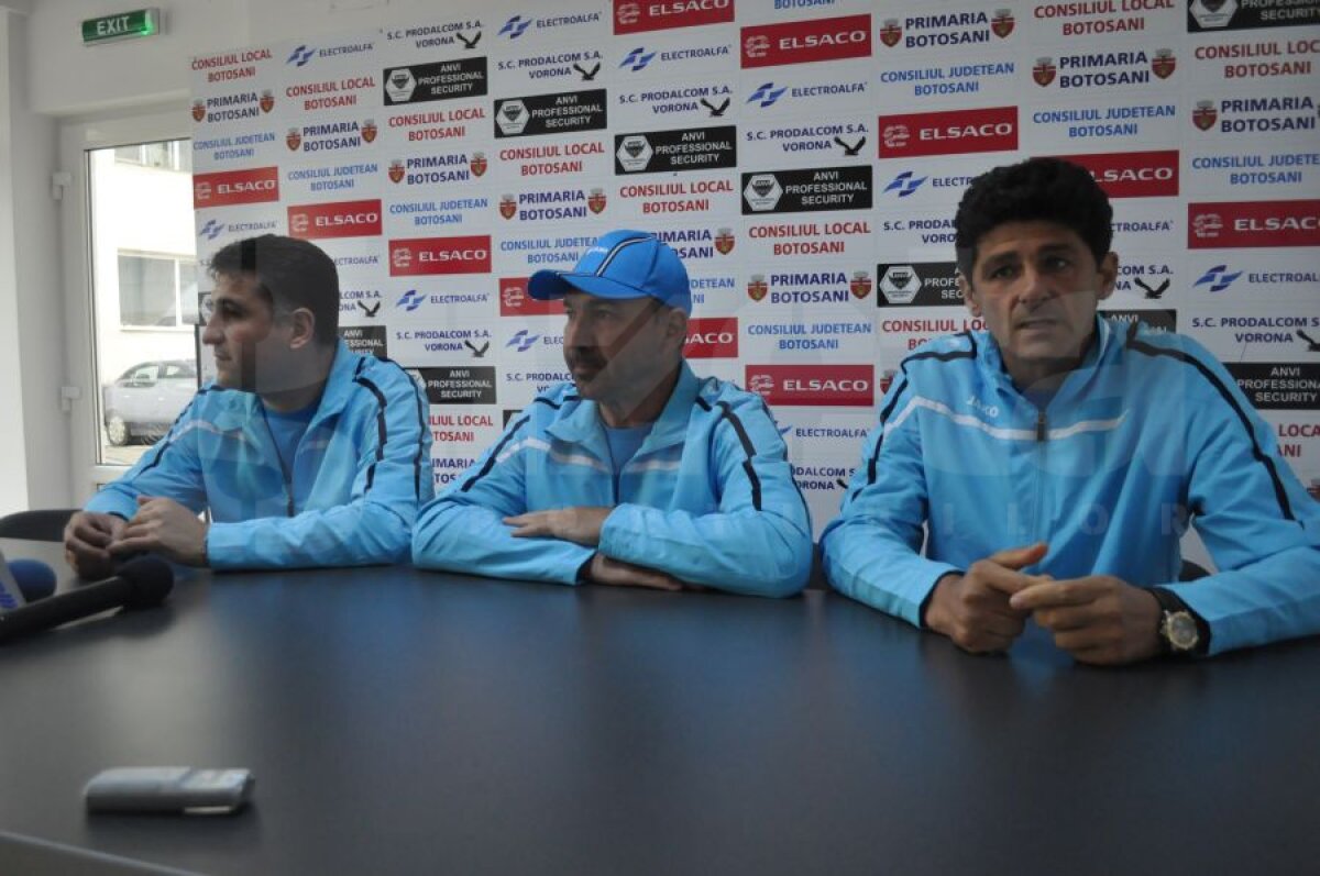 GALERIE FOTO Miodrag Belodedici şi Jean Vlădoiu au împărţit mingi copiilor din Botoşani: "Vrem să revitalizăm fotbalul românesc"