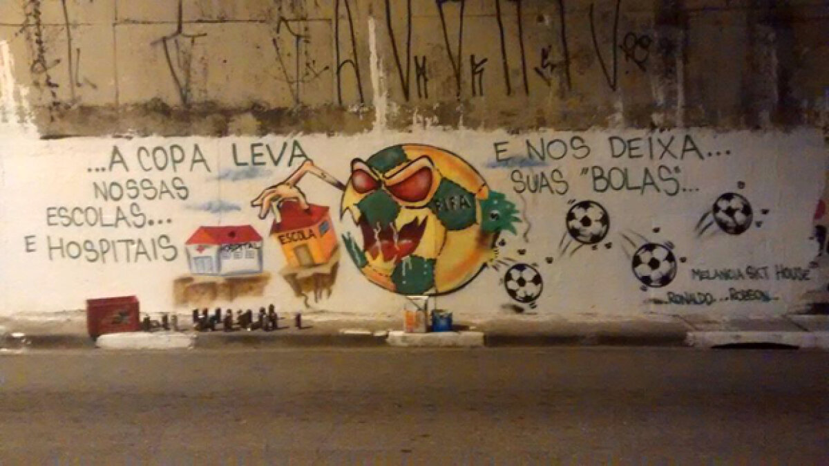 FOTO Brazilienii îşi exprimă revolta şi prin creativitate » Top 14 cele mai puternice graffiti-uri anti-FIFA
