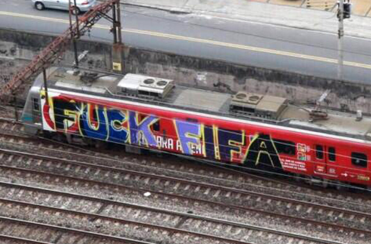 FOTO Brazilienii îşi exprimă revolta şi prin creativitate » Top 14 cele mai puternice graffiti-uri anti-FIFA