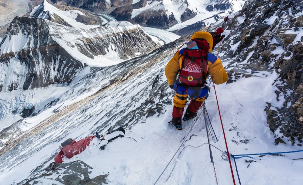 Trădaţi în Zona Morţii » Gazeta vă prezintă jurnalul expediţiei EverestRomânia 2014: doi alpinişti români au trăit 6 zile dramatice pe munte